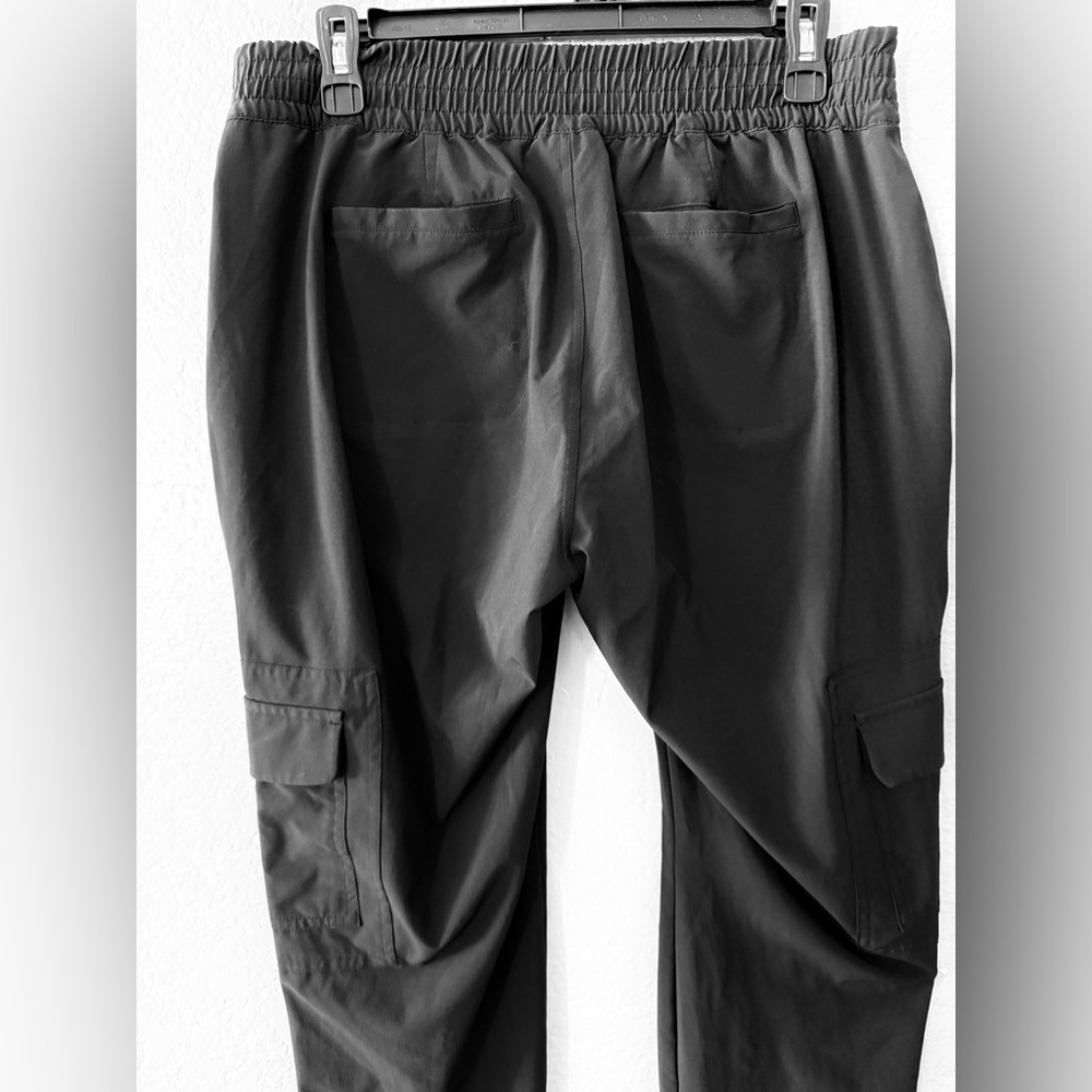 Athleta Black Brooklyn Cargo High Rise Tapered Pants - Size 8 - Picture 6 of 7